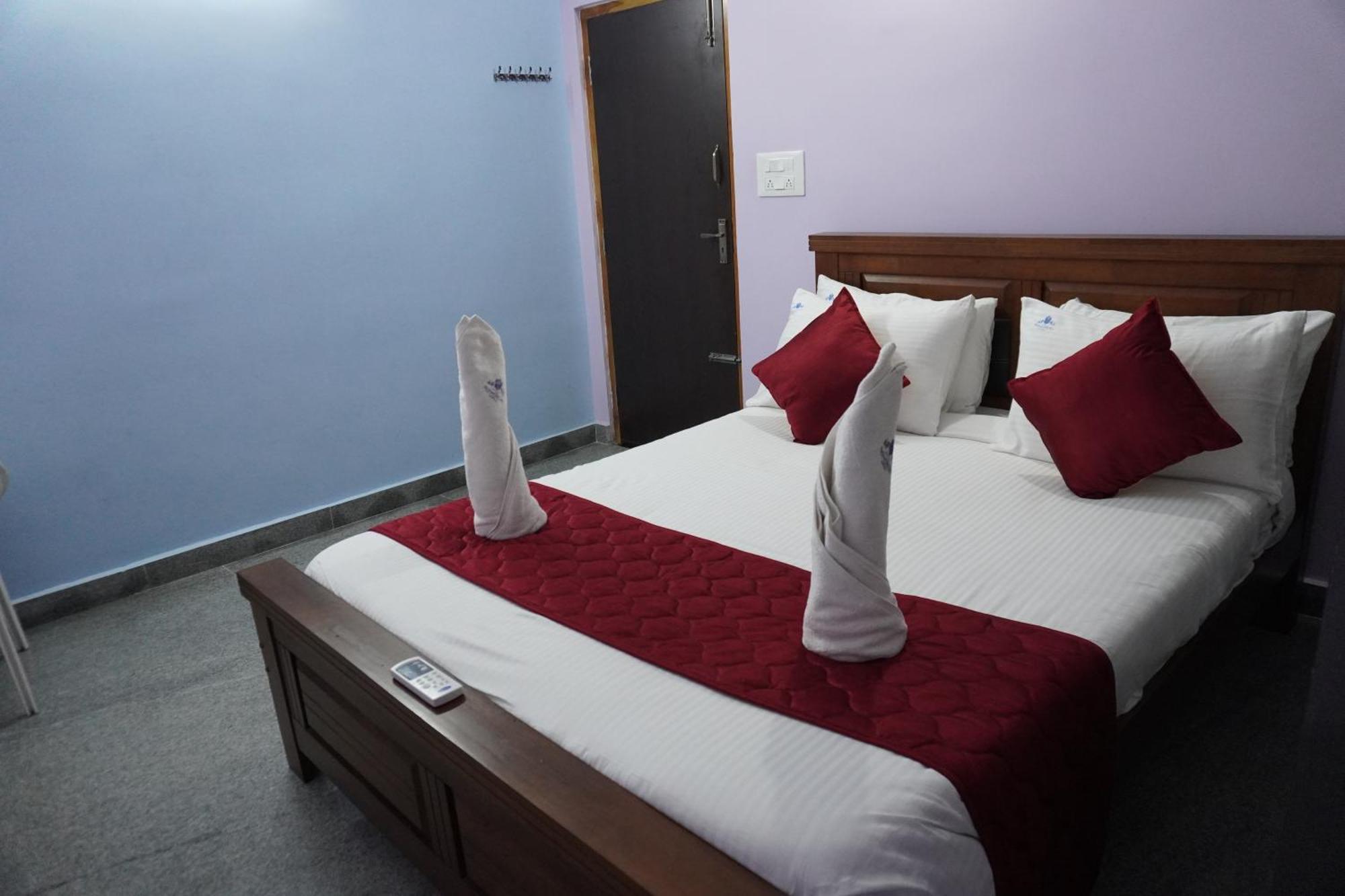 Tirumala Premium Home Stay 蒂鲁帕蒂 外观 照片