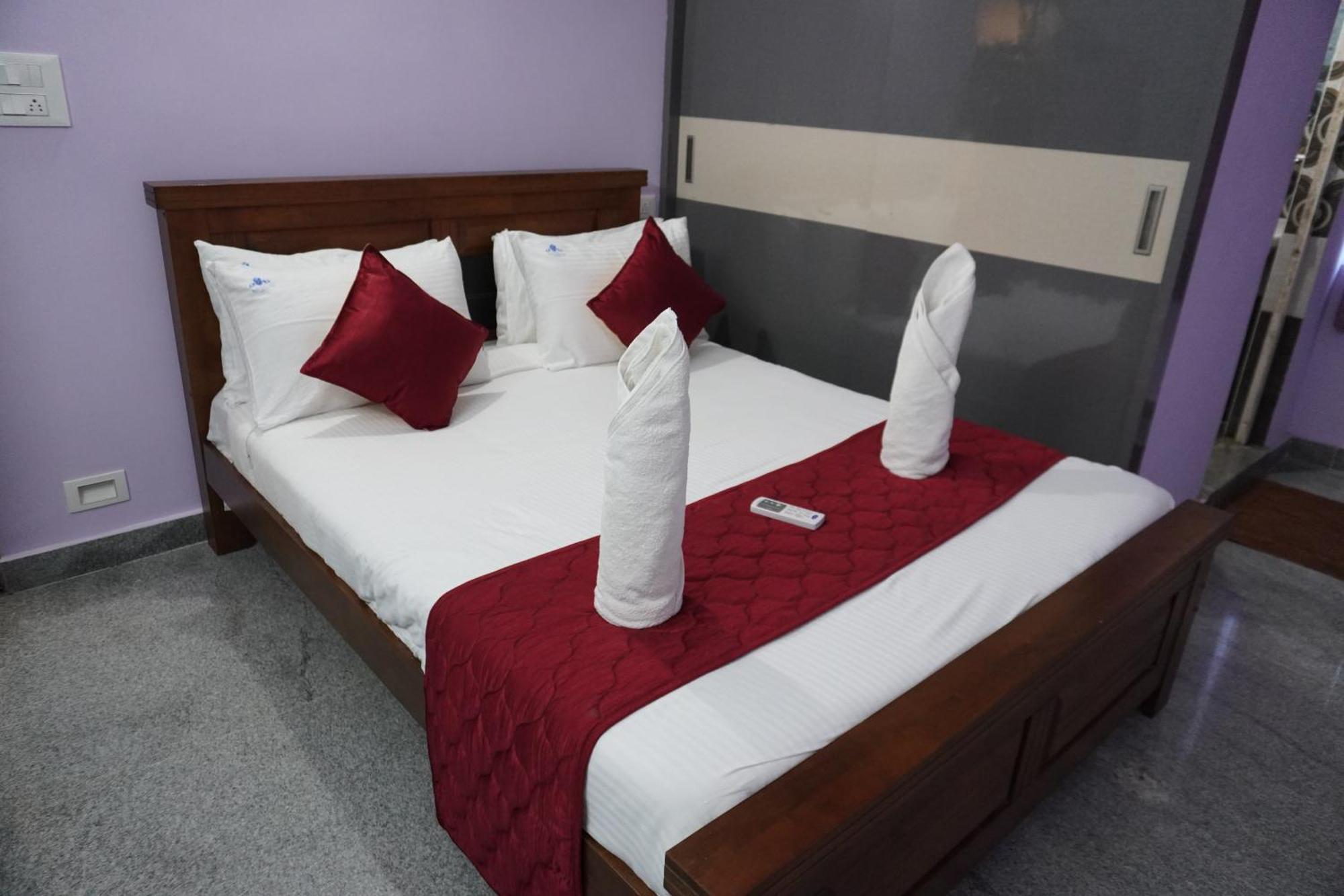 Tirumala Premium Home Stay 蒂鲁帕蒂 外观 照片